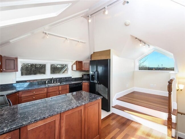 Building Photo - 22 Mt Vernon St