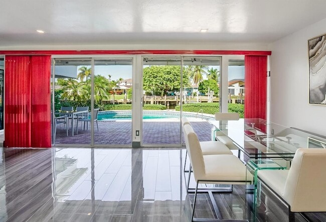 Building Photo - 2531 NE 47th St