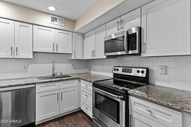 Building Photo - 6007 N 79th St