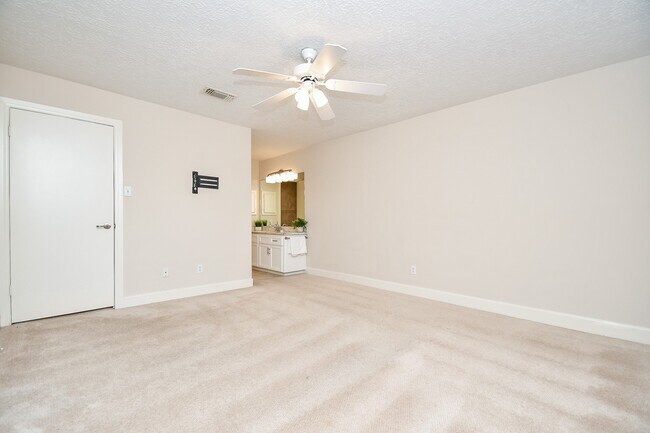 Building Photo - 9625 Bayou Brook St