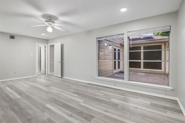 Building Photo - 10831 Sugar Hill Dr