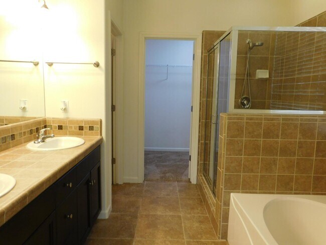 Building Photo - 3098 Wrenwood Ave