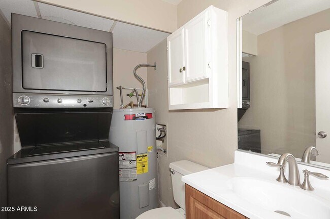 Building Photo - 944 S Valencia