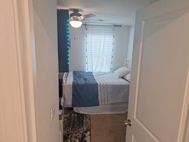 Building Photo - **HURRY!!! REDUCED RENT IF MOVED IN BY NOV...