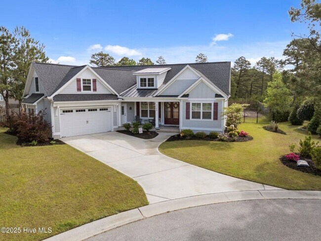 Building Photo - Welcome to this stunning 4-bedroom, 3.5-ba...