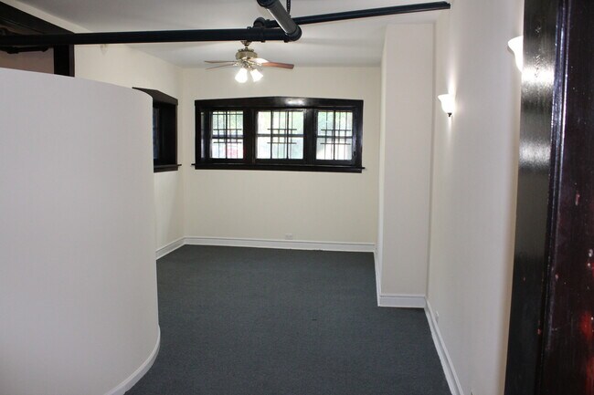 Building Photo - 5600 S Blackstone Ave