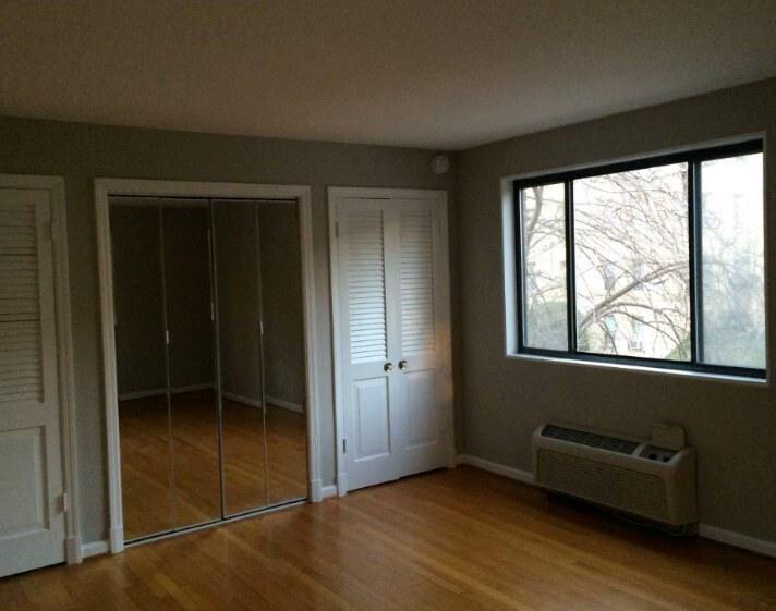 Building Photo - 4114 Davis Pl NW