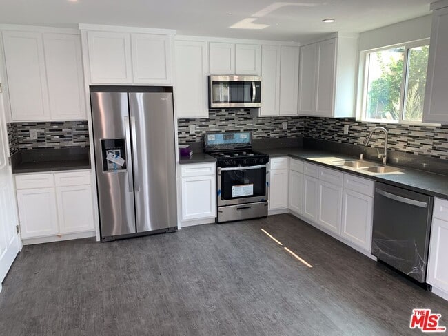 Building Photo - 2509 1/2 Cincinnati St