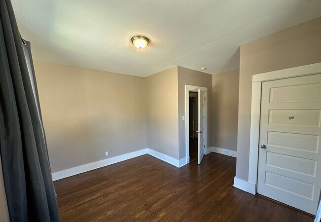 Building Photo - Gorgeous 4 Bedroom Home Now Available!!