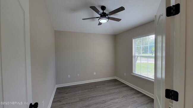 Building Photo - 2735 Woodsdale Dr