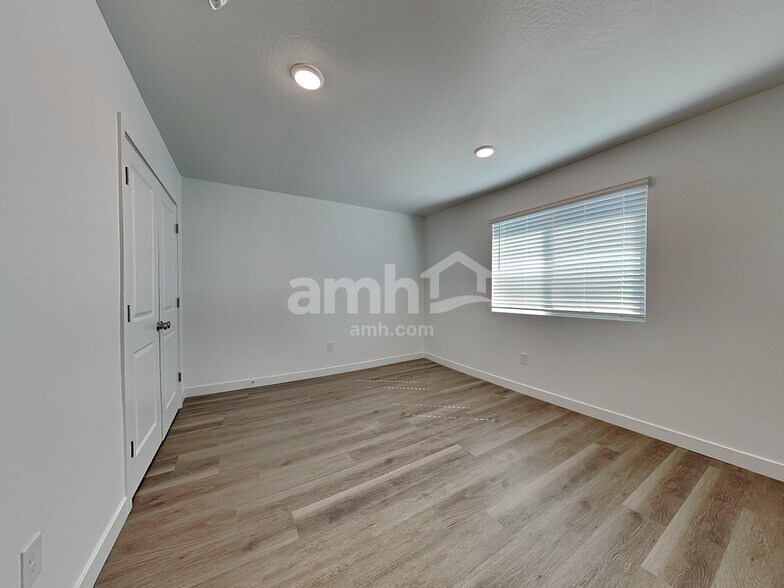 Building Photo - 9747 W Parkway Dr