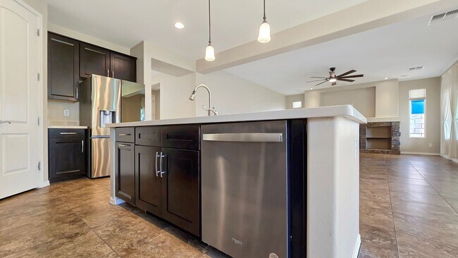 Building Photo - Upgraded kitchen and lots of sq ft in Verrado!