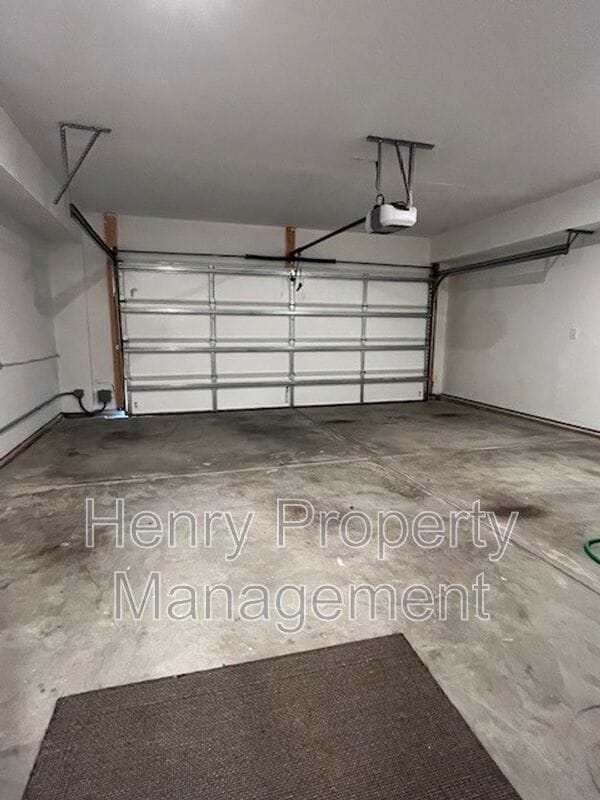 Building Photo - 4023 Mahal Ave