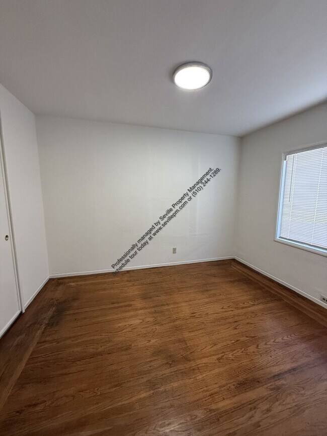 Building Photo - Berkeley Gem w/plenty of outdoor space...available now!