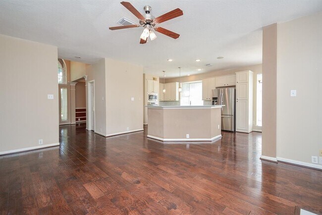 Building Photo - 623 Airybrook Ln