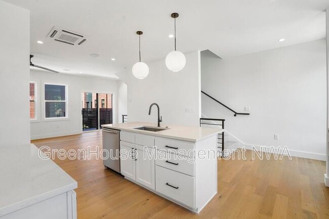 Building Photo - 627 SW C St