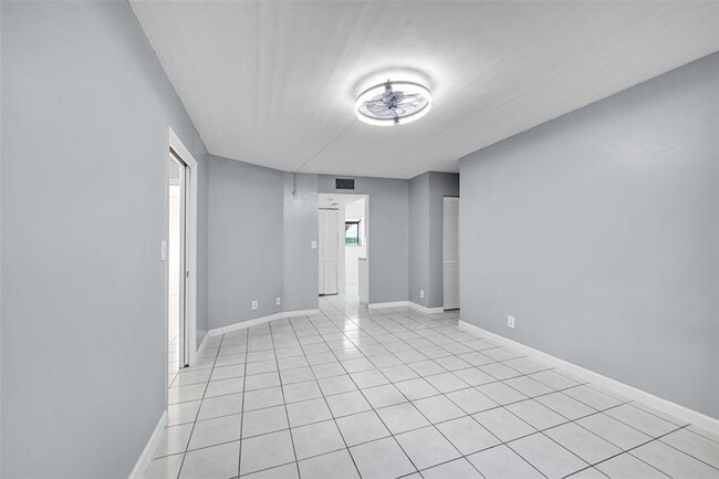 Building Photo - 109 Gardens Dr