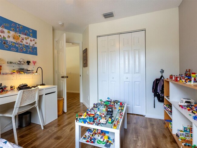 Building Photo - 1640 Sandpiper Cir