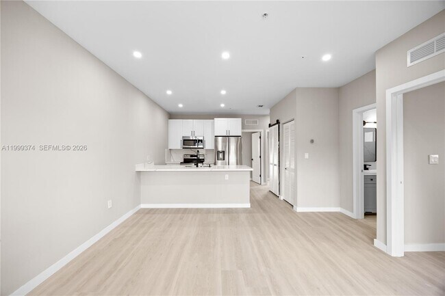 Building Photo - 630 NE 166th St