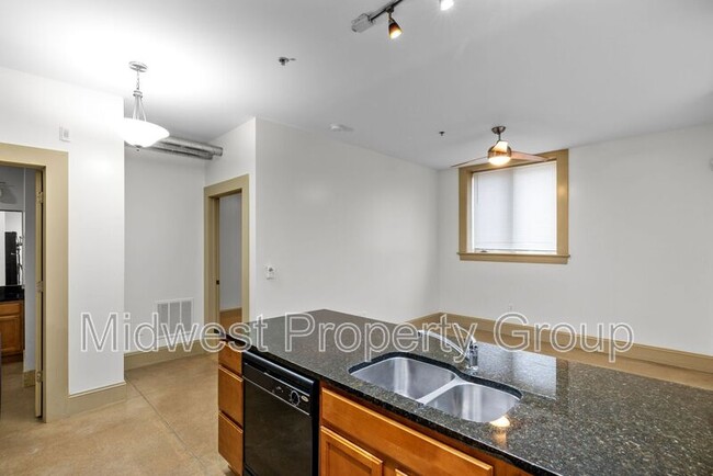 Building Photo - 4244 Chouteau Ave