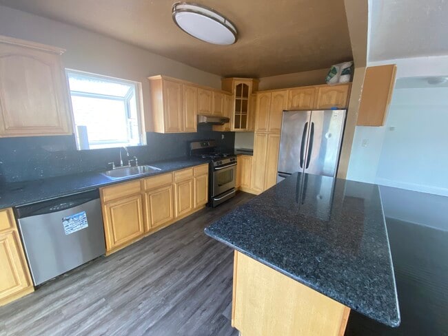 Building Photo - 6121 Racine