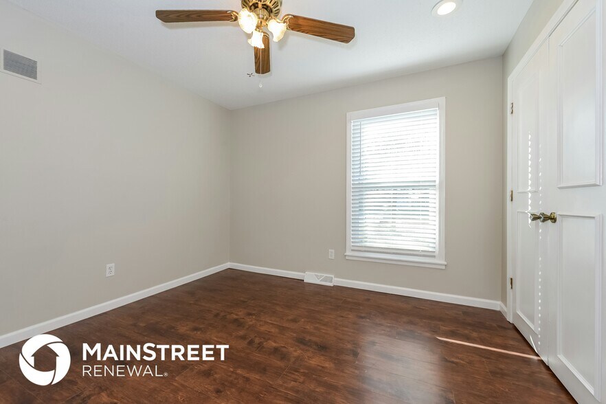 Building Photo - 1141 NE Clubhouse Ct