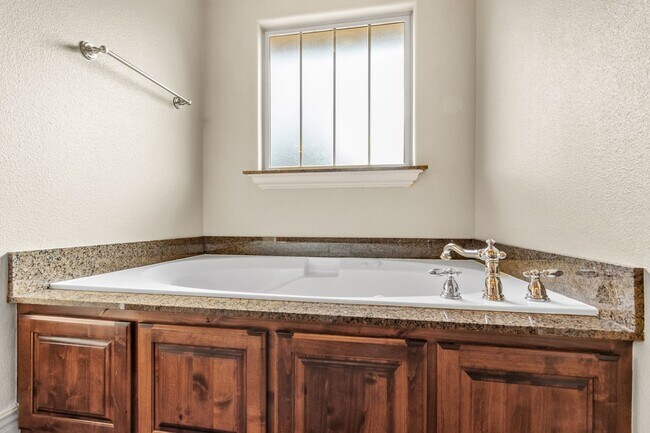 Building Photo - Wonderful home centrally located in Centerton with SOLAR - cut your electric bill down tremendously!