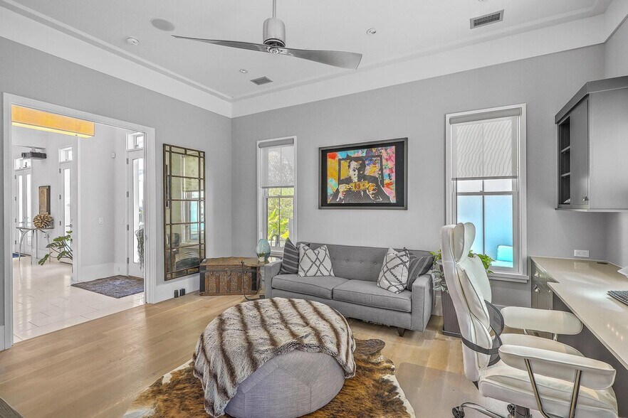 Building Photo - 310 Rivers St