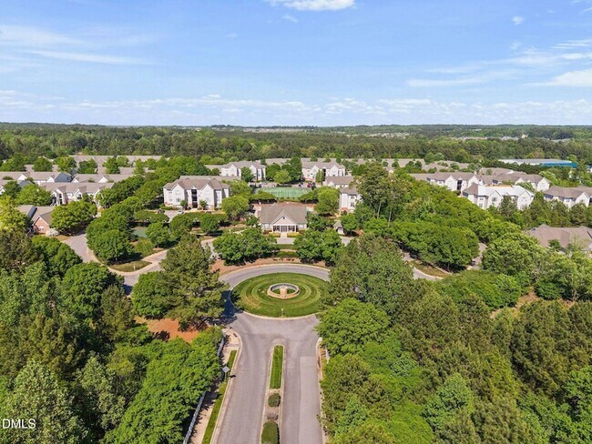 Building Photo - 2400 Huntscroft Ln