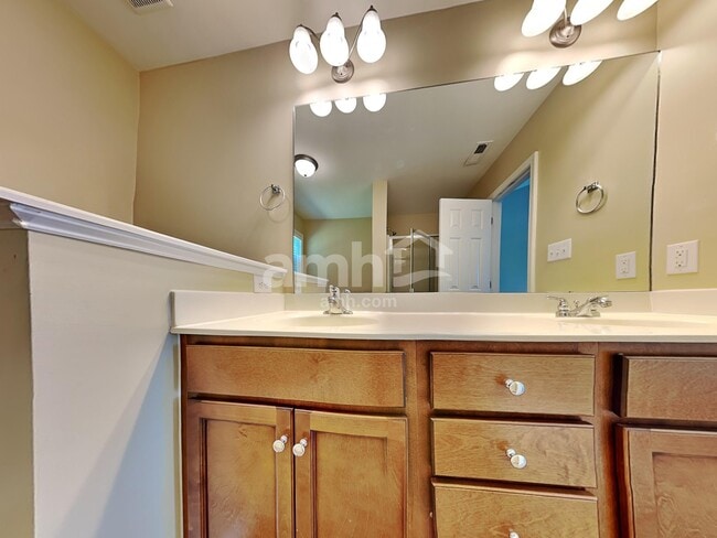 Building Photo - 34 Pamela Ln