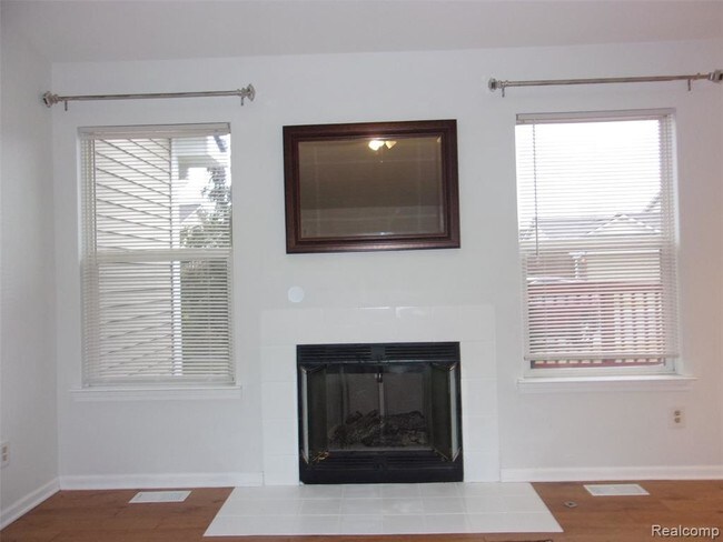 Building Photo - 21749 Lincoln Dr