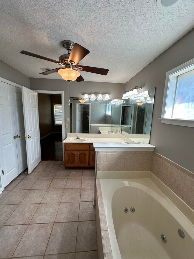 Building Photo - 6248 Lake View Cove