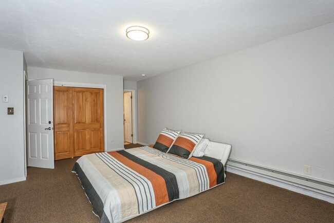 Building Photo - Walk to everything! Partially Furnished! Flexible lease terms!