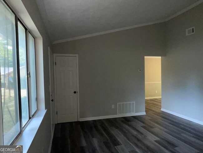 Building Photo - 8759 Embrey Dr
