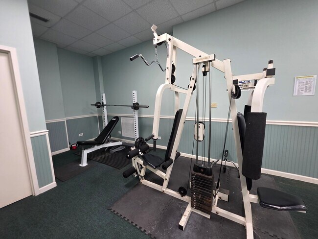 Building Photo - 1BR/1BA waterfront condo with golf course ...