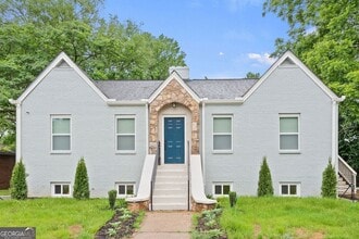 Building Photo - 636 Francis Pl NW