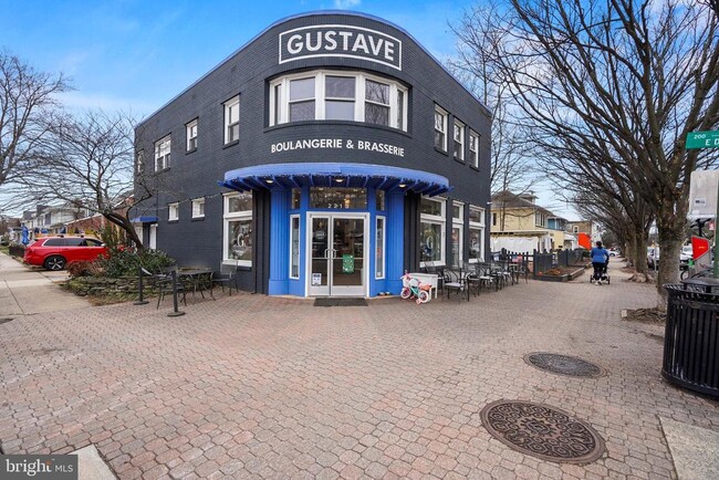 Building Photo - 19 Clifford Ave