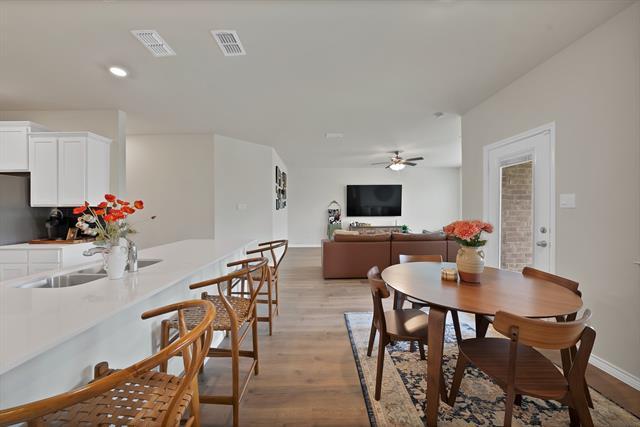 Building Photo - 9720 Lariat Dr