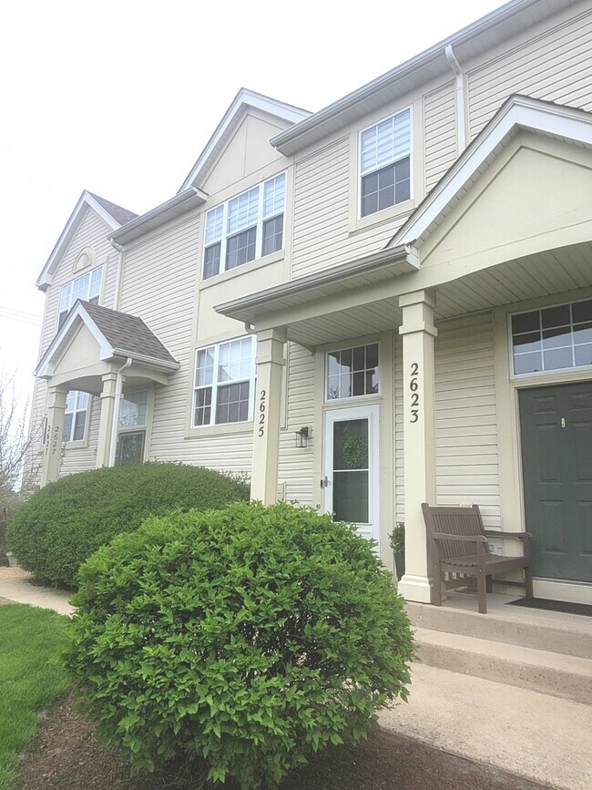 Building Photo - 2625 Canyon Dr