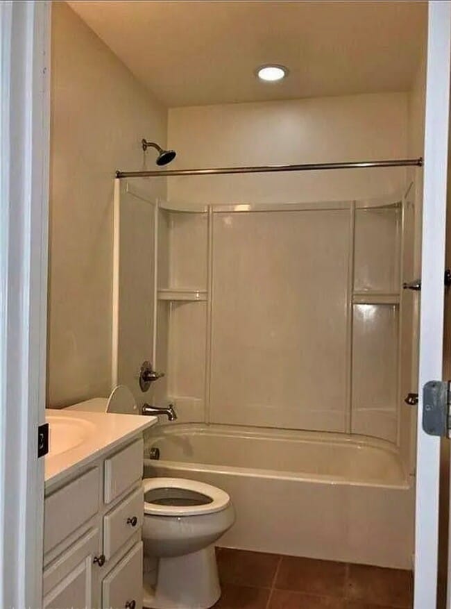 Building Photo - 251 Elmcrest Rise