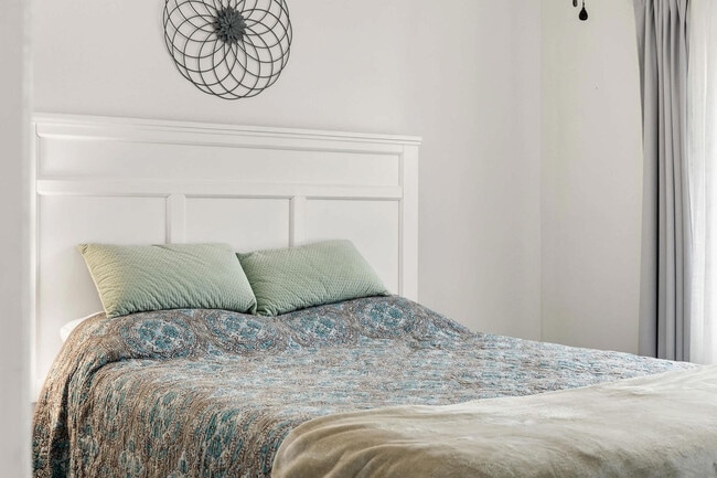 Building Photo - 6398 Woodland Blvd