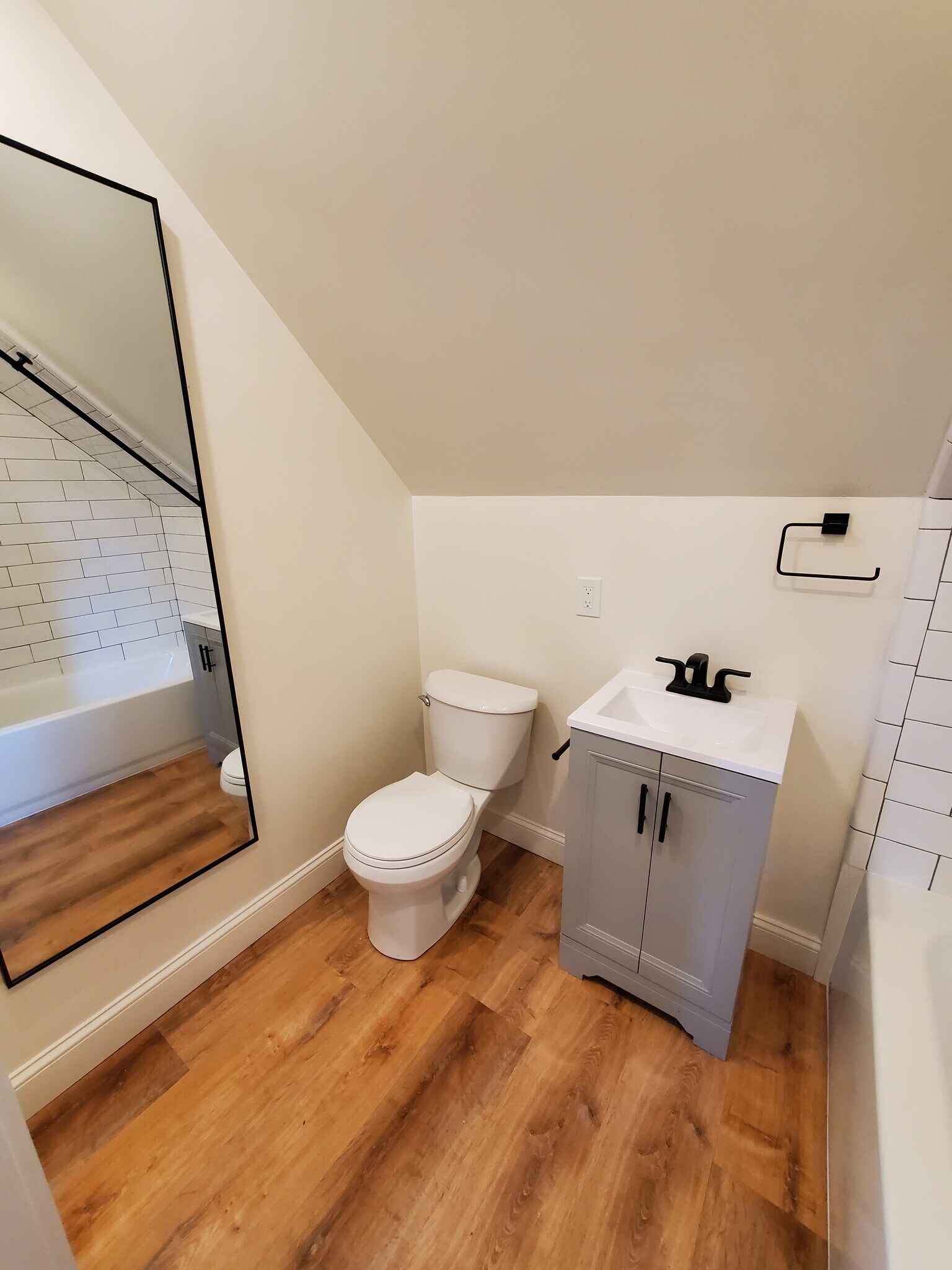 Second Bath - 68 Highland Ave