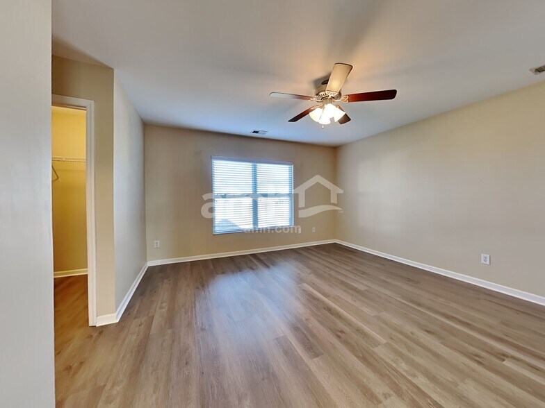 Building Photo - 241 Emerald Isle Dr