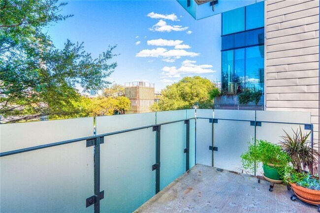 Building Photo - 1401 Eva St