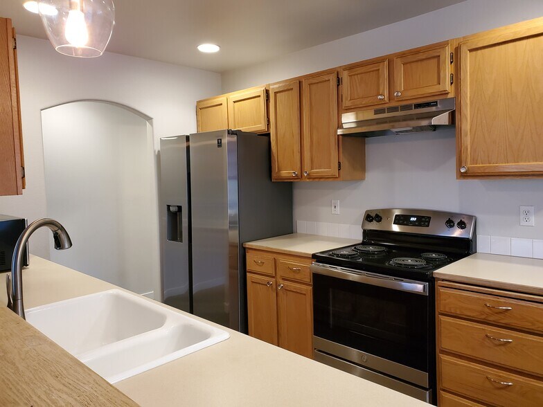 Kitchen - Newer Stainless Steel Appliances - 328 S Dunham Ave