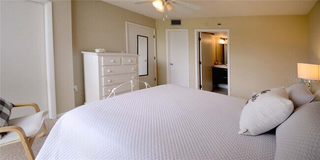 Building Photo - 21405 Olean Blvd