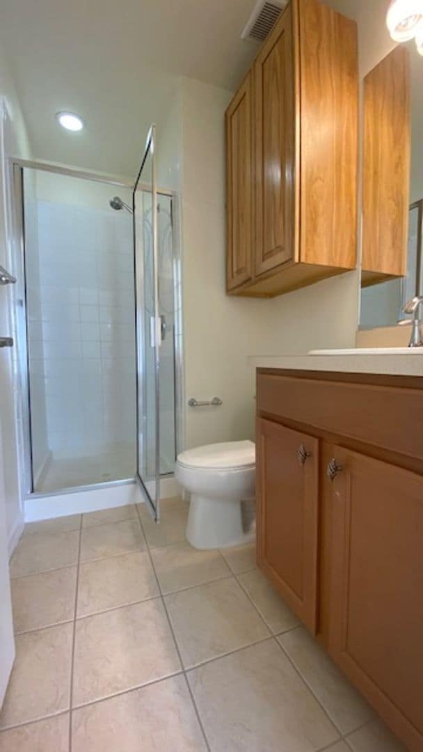 Building Photo - Gorgeous Light & Bright 3 Bedroom 2.5 Bath Townhome Corner Unit!!