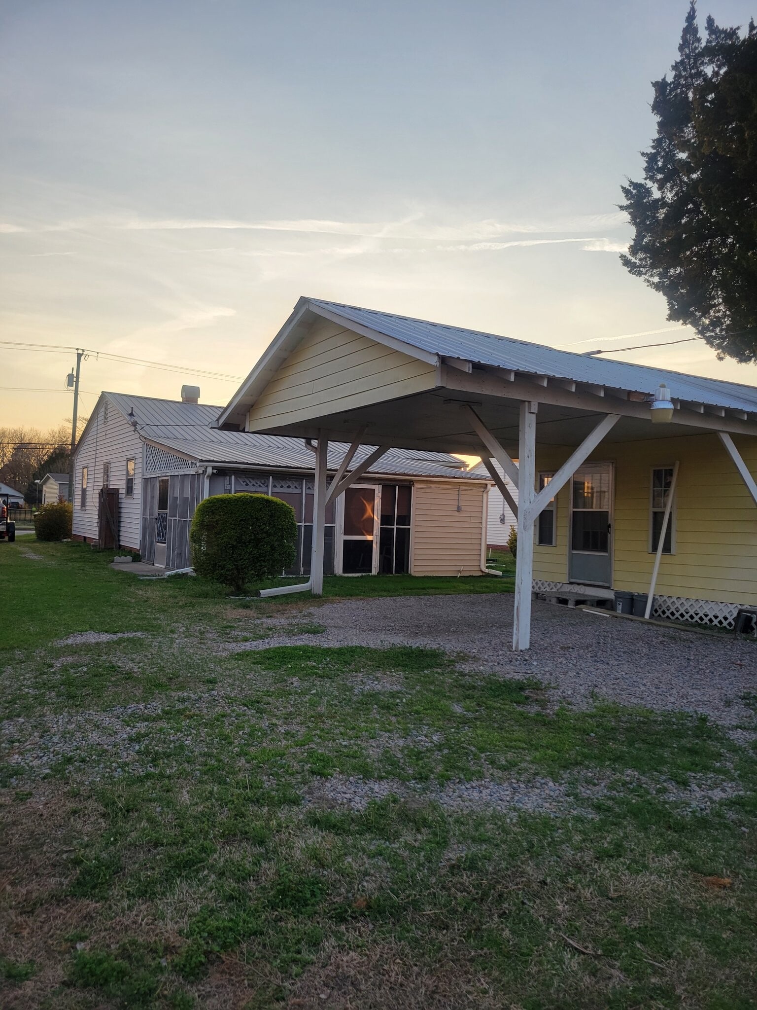 Building Photo - 206 N McCaskey Rd