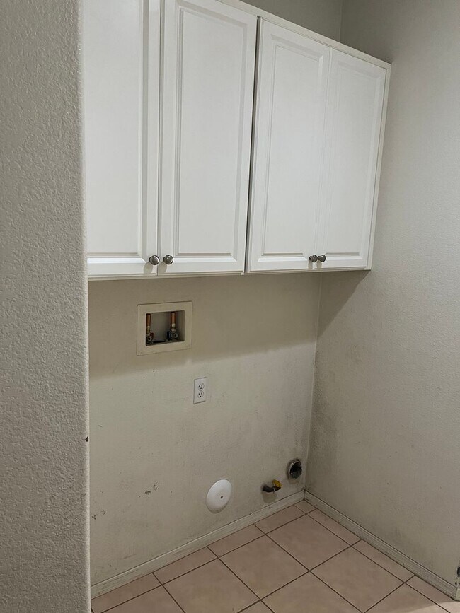 Building Photo - Beautiful Corner lot home in gated community.