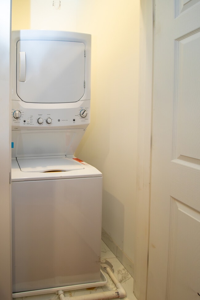 Building Photo - 5310 S Harper Ave